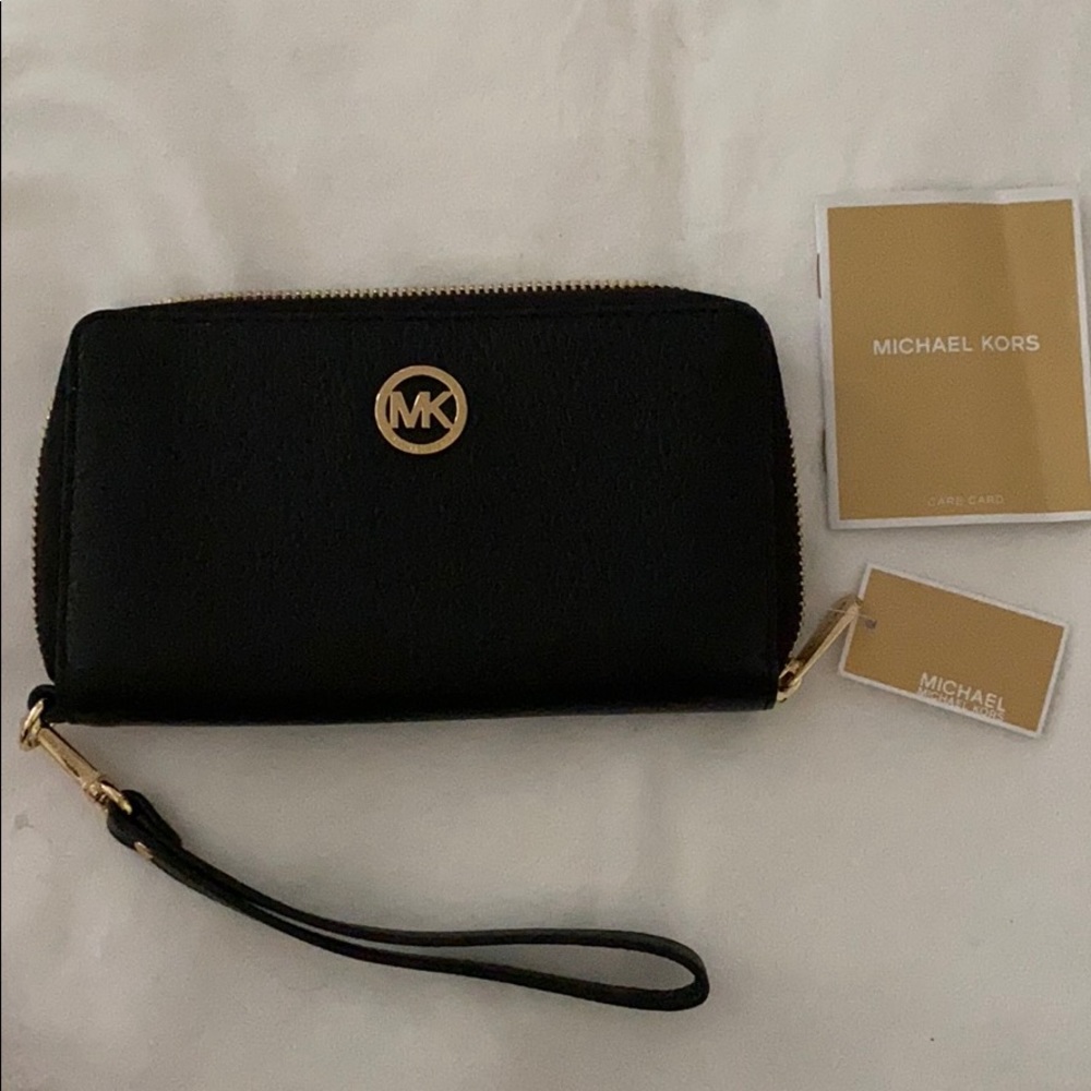 Michael Kors NWT genuine Leather Black wallet